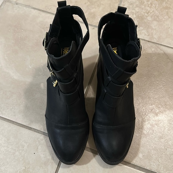 Mossimo Black Open Buckle Booties Size 9 - Picture 2 of 10